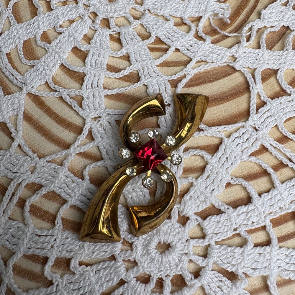 Vintage Unsigned Gold Tone Rhinestone Brooch Pin Retro AbstractX MCM